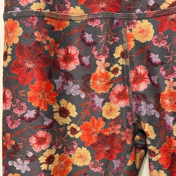 Beyond Yoga Multicolor Floral Leggings NWOT - Picture 2 of 3